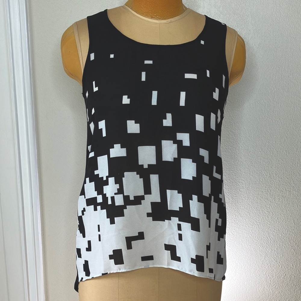 Black & White High-Low Patterned Tank Top